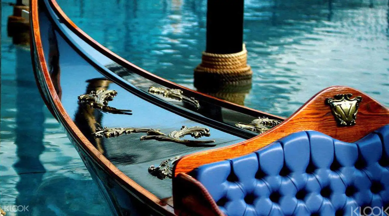Gondola Ride at The Venetian Macau1