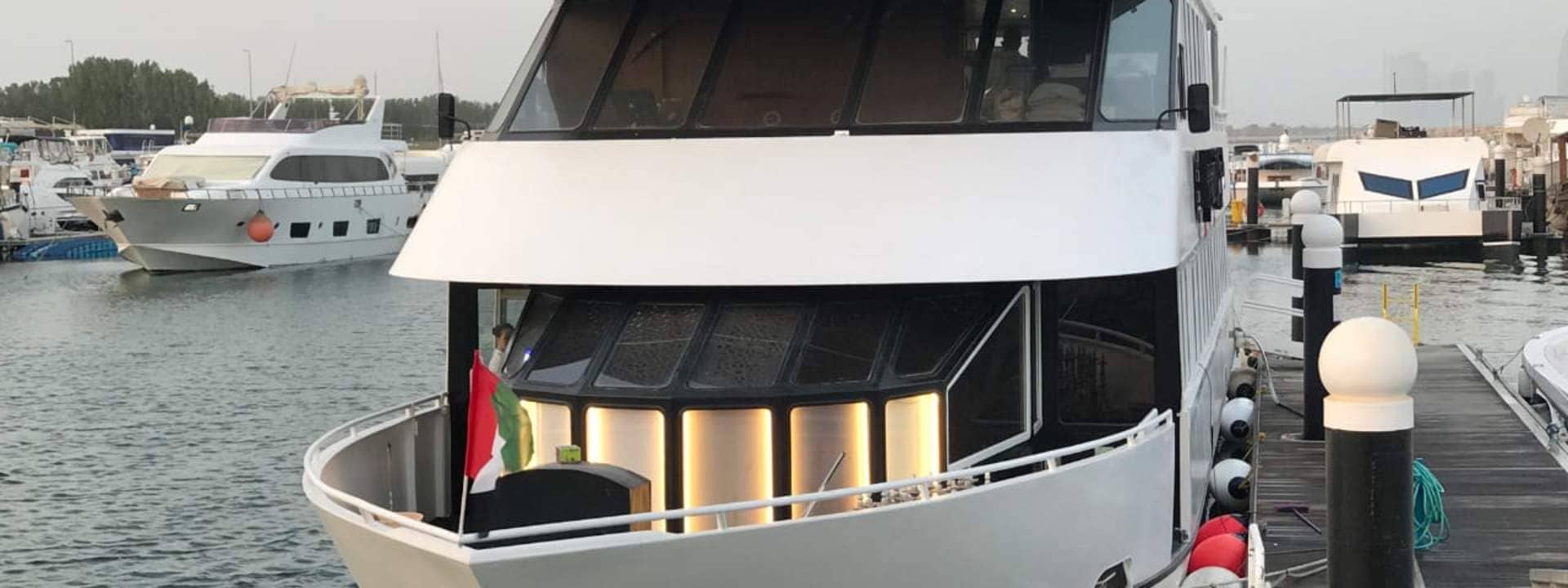 Abu Dhabi Luxury Yacht Dinner Cruise