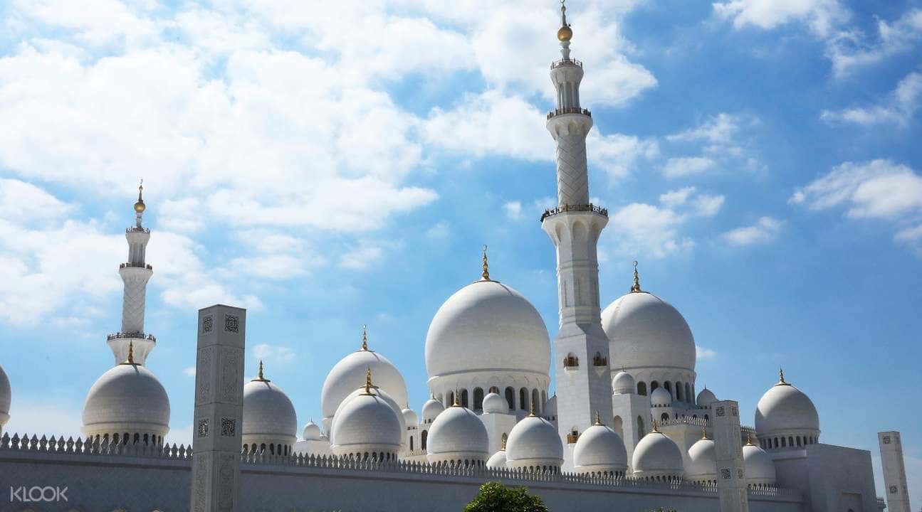 Abu Dhabi Small Group Tour & Etihad Towers Ticket from Dubai1