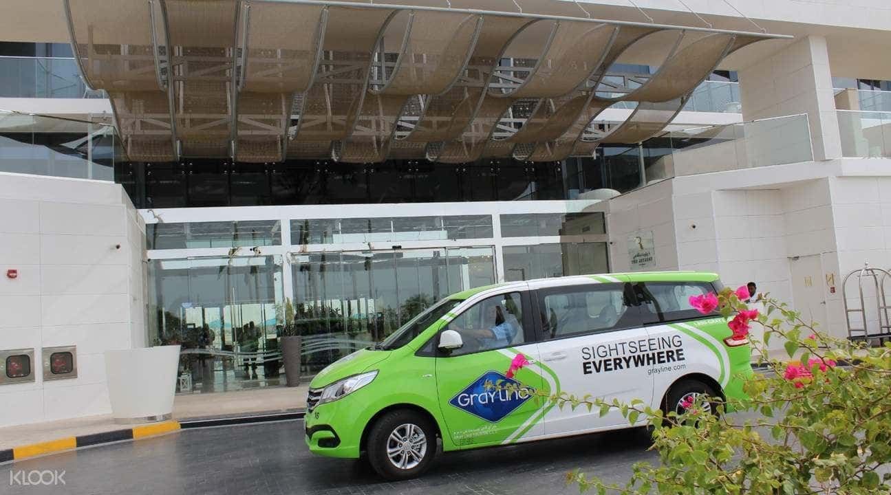 Private Dubai International Airport (DXB) Transfers for UAE Emirates1