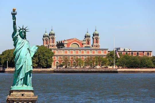 VIP Access: Ellis Island, Statue Liberty and Battery Park Walking Tour