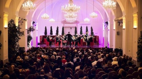 An evening in Schönbrunn: dinner and concert