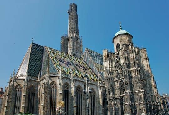 Scavenger hunt through Vienna old town with your phone