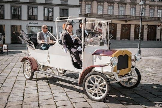 Vienna sparkling sightseeing in a classic electric car