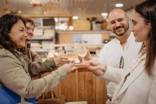 3-hour food and wine tasting tour in Bordeaux