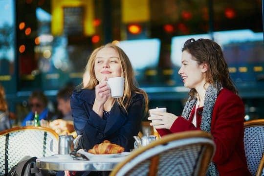 สนทนาภาษาฝรั่งเศสและจิบกาแฟที่ Cafe de Flore