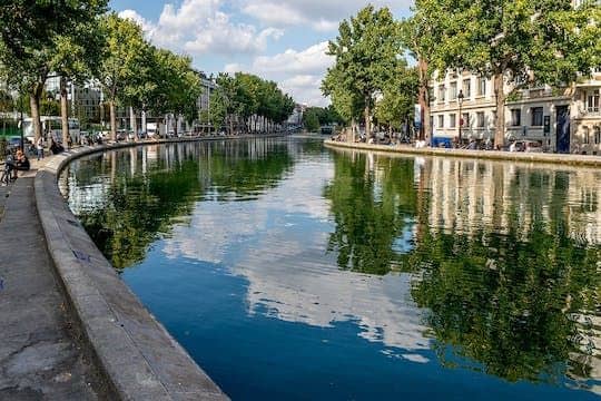ทัวร์ล่องเรือในคลองแซ็ง-มาร์แตงและแม่น้ำแซนจากสวนลาวีเล็ต
