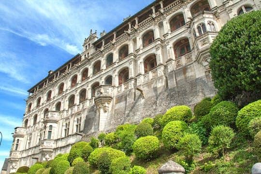 Day tour of Chambord, Blois and Cheverny with wine tasting from Tours