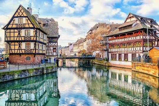 Historical guided tour of Strasbourg with 45-minute cruise on the Rhine