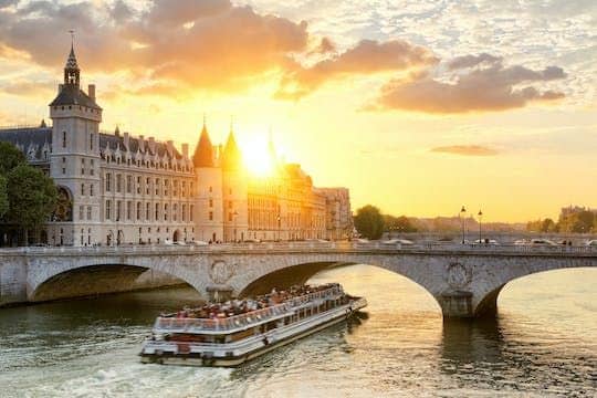 ตั๋วเข้าชมทัวร์บัส Hop-on hop-off, คอนเซียร์จรี และทัวร์ล่องเรือ