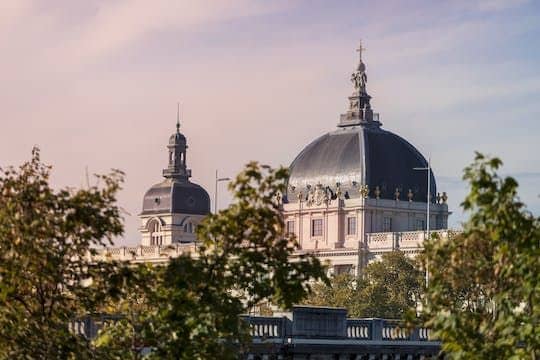 Private guided tour of the Grand Hôtel Dieu in Lyon