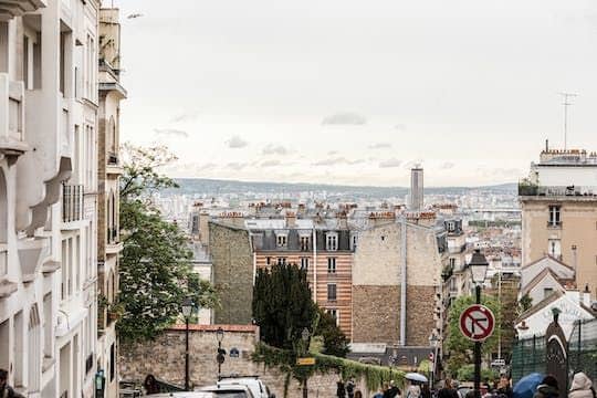 Private tour of Montmartre and Clignancourt with a local