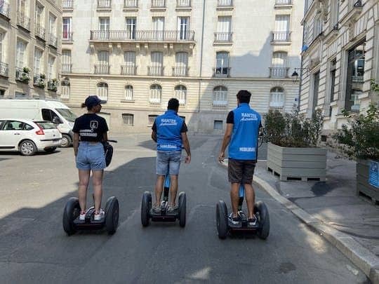 Self-balancing scooter tour of the perfect getaway of Nantes