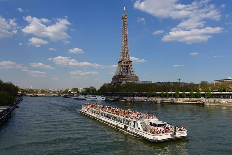 การล่องเรือชมเมือง โดยบาโต ปารีเซียง