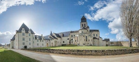 Skip-the-line ticket to Fontevraud Abbey and Modern Art Museum