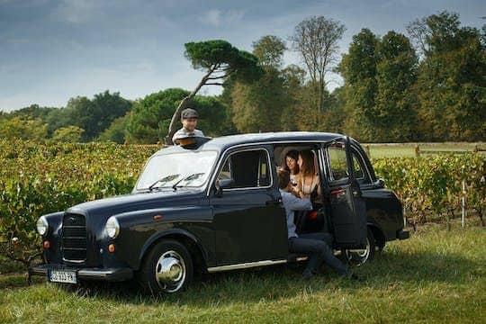 Wine tour and Saint-Emilion village aboard an English cab