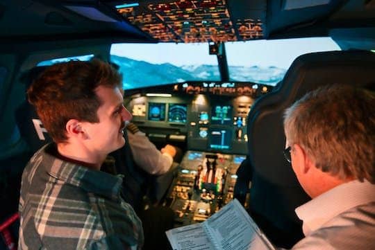 การบินจำลองในเครื่องจำลองการบิน แอร์บัส A320 เป็นเวลา 120 นาทีในแฟรงก์เฟิร์ต