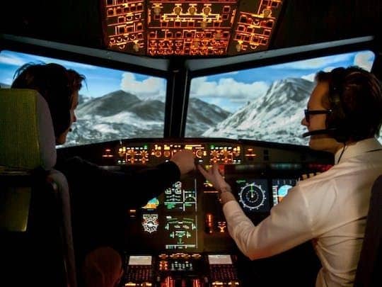 60-minute flight in Airbus A320 flight simulator Essen-Mülheim