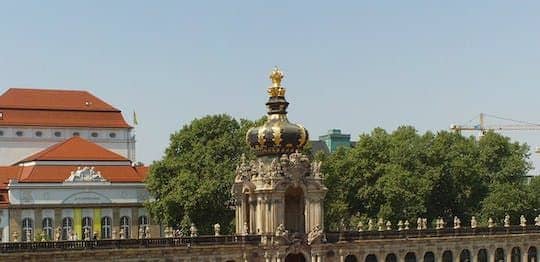 Child-friendly city rally in Dresden The king's crown in danger