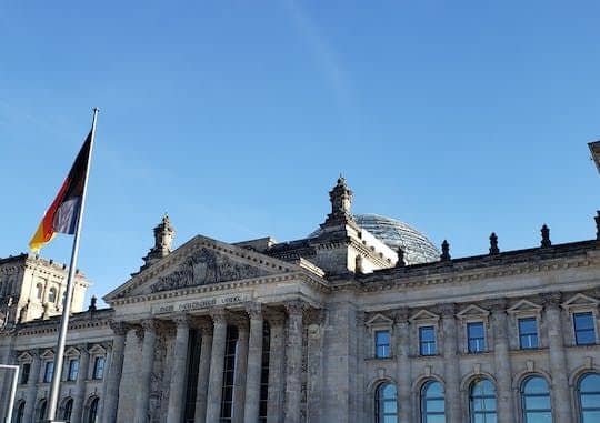 City game with guide in Berlin's government district