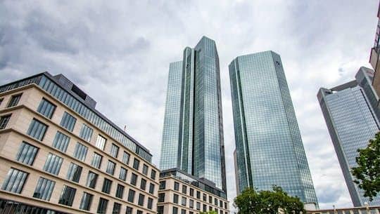 Discover privately Frankfurt in 1 hour with a local