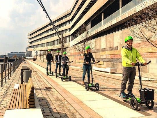 ทัวร์ HafenCity ที่เมืองฮัมบูร์ก 1 ชั่วโมงด้วยสกู๊ตเตอร์ไฟฟ้า Scuddy