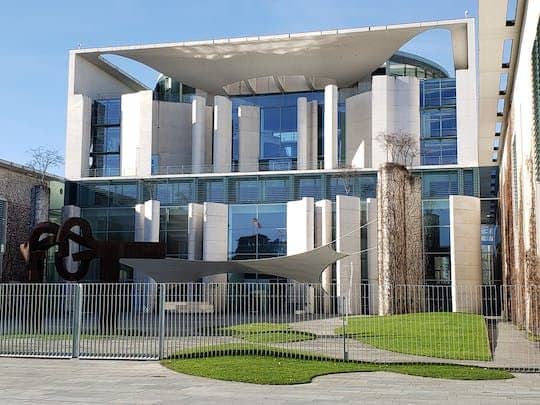 Private walking tour of Berlin's government district