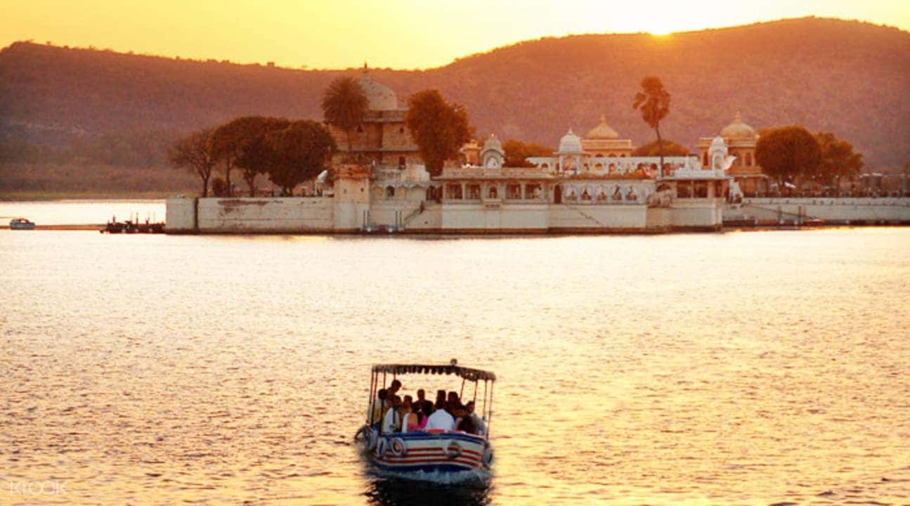 Boat Ride with Buffet Dinner in Jag Mandir Palace3