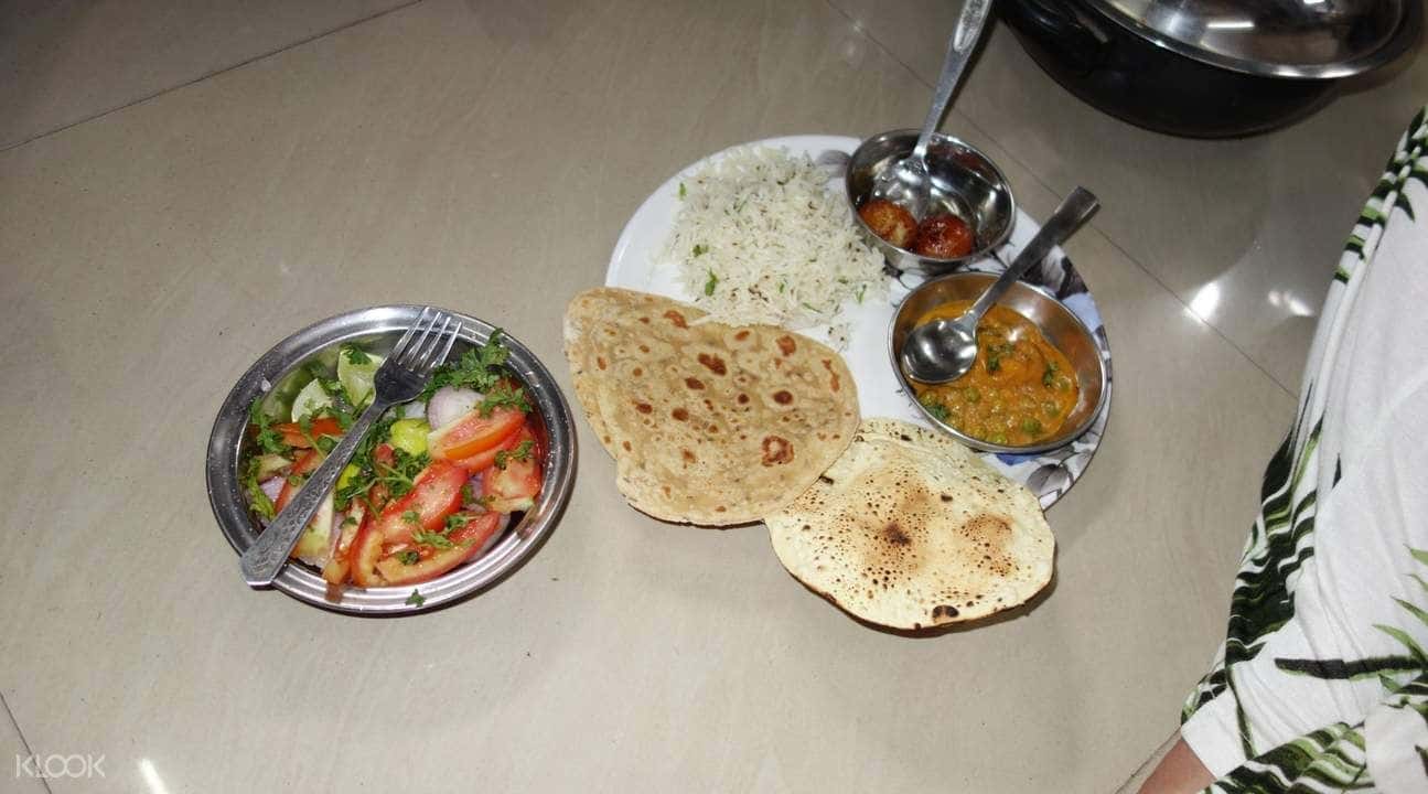 Cooking Class with a Local Family in Mumbai3