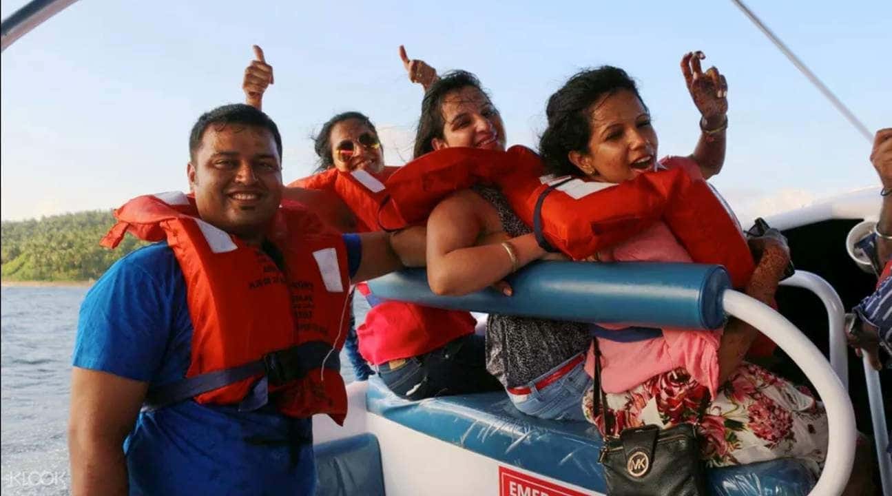 Glass Boat Ride and Dolphin Watching Experience in Andaman4