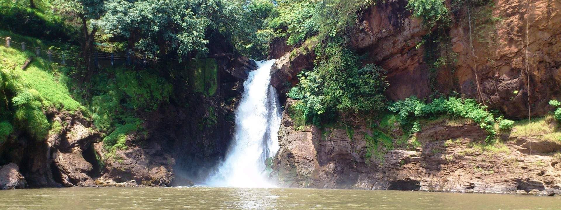 Sanquelim Harvalem Waterfalls and Rudreshwar Temple Private Day Tour