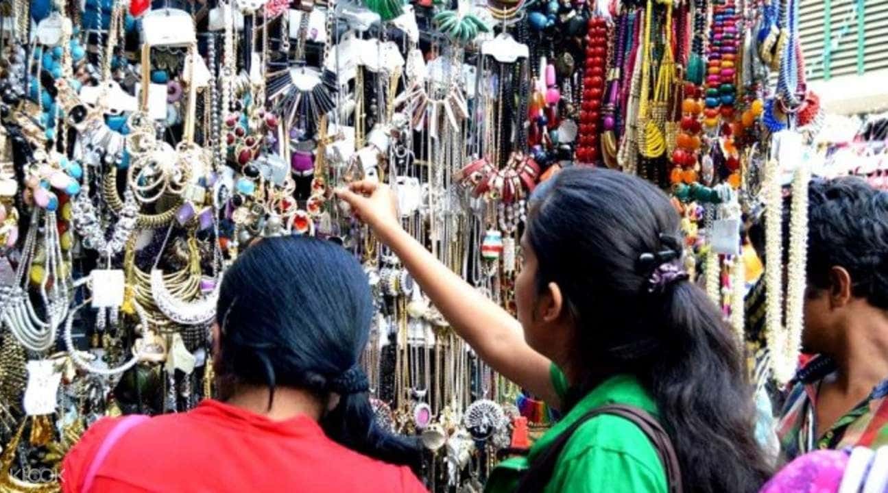 Street Shopping Walking Tour in Kolkata1