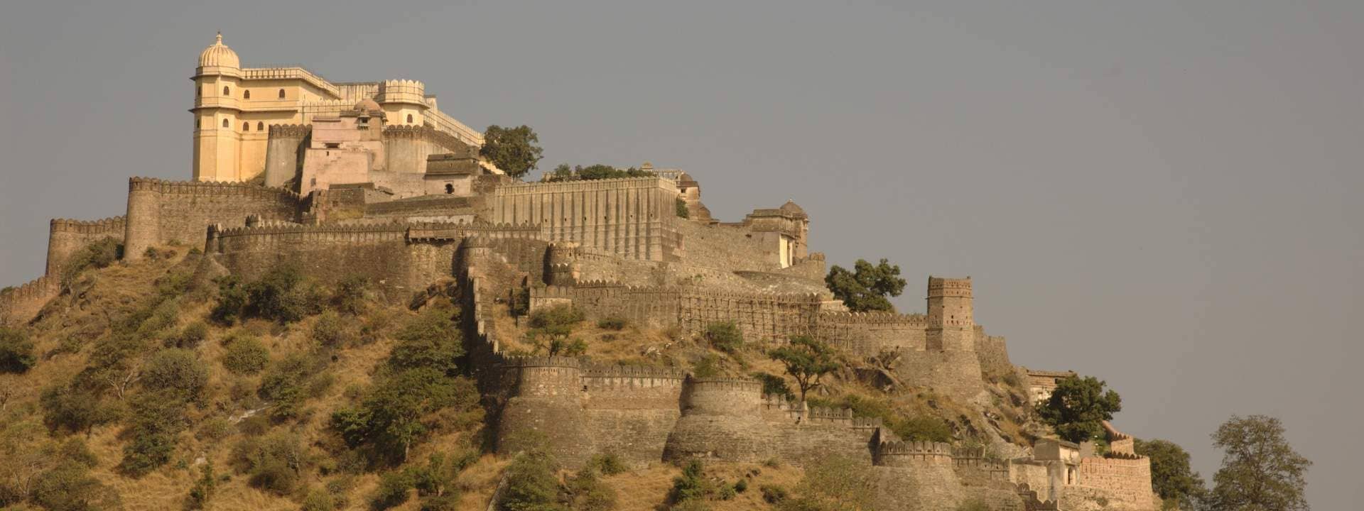 Udaipur Kumbhalargh and Ranakpur Jain Temple Day Tour