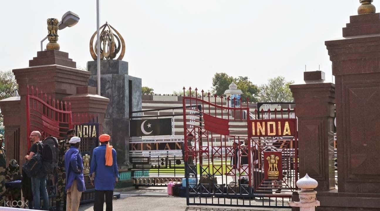 Wagah Beating Retreat Border Ceremony (with Dinner) in Amritsar2