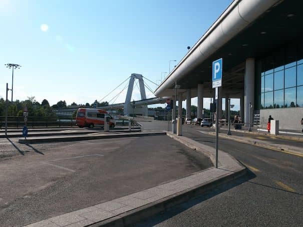 Bus transfer between Malpensa airport and Milan city center
