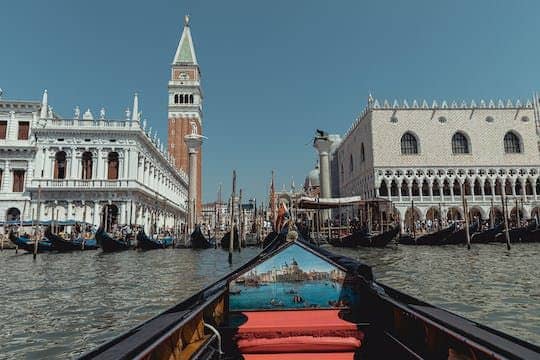 ล่องเรือกอนโดลาส่วนตัว Bridge of Sighs ของ Danieli