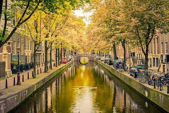 Canals of Amsterdam exploration game and tour