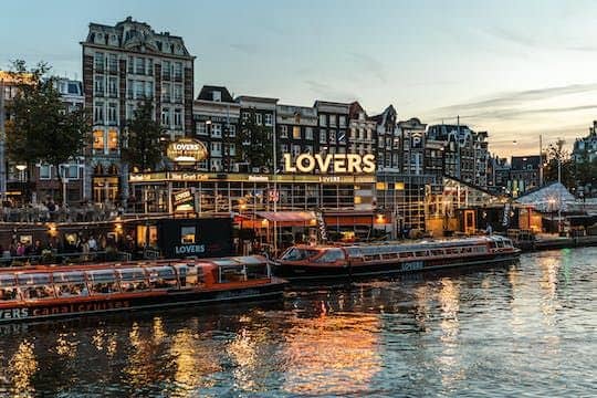 Half-day private and personalized walking tour of Amsterdam