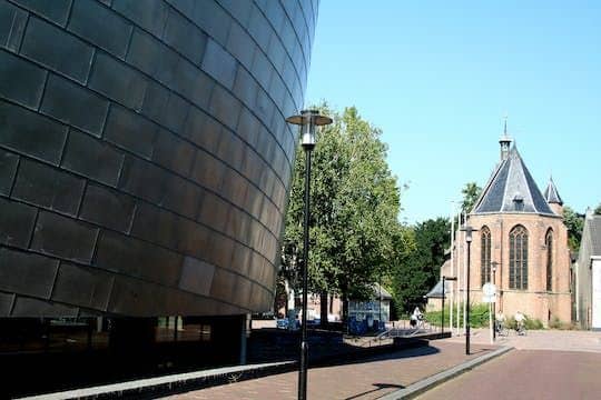 Self guided tour with interactive city game of Tiel