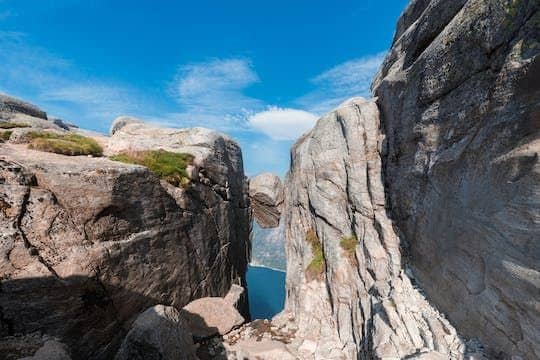 Guided hike to Kjerag and Kjeragbolten