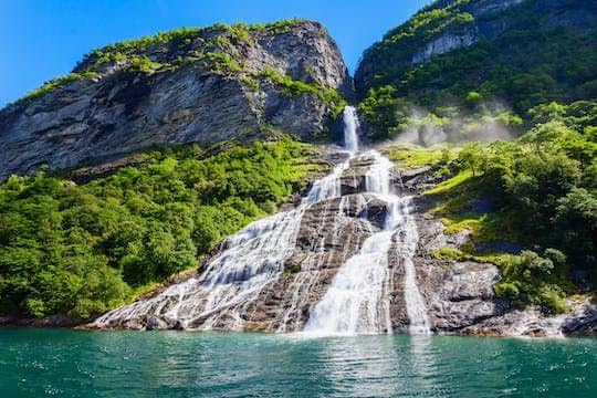 Private full-day trip to Geirangerfjord from Ålesund