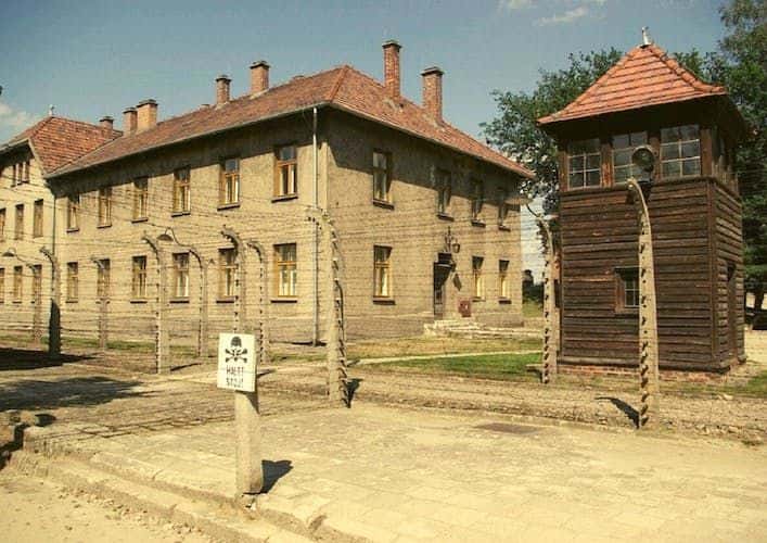 Auschwitz small group tour from Warsaw with pick-up and lunch3
