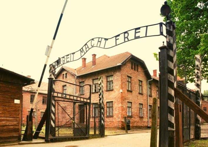 Auschwitz small group tour from Warsaw with pick-up and lunch4