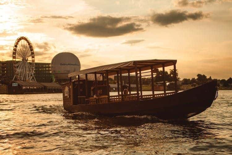 Krakow 1-hour night gondola cruise4