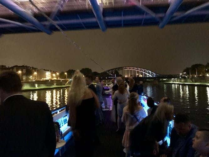 Krakow evening boat trip with a glass of wine2
