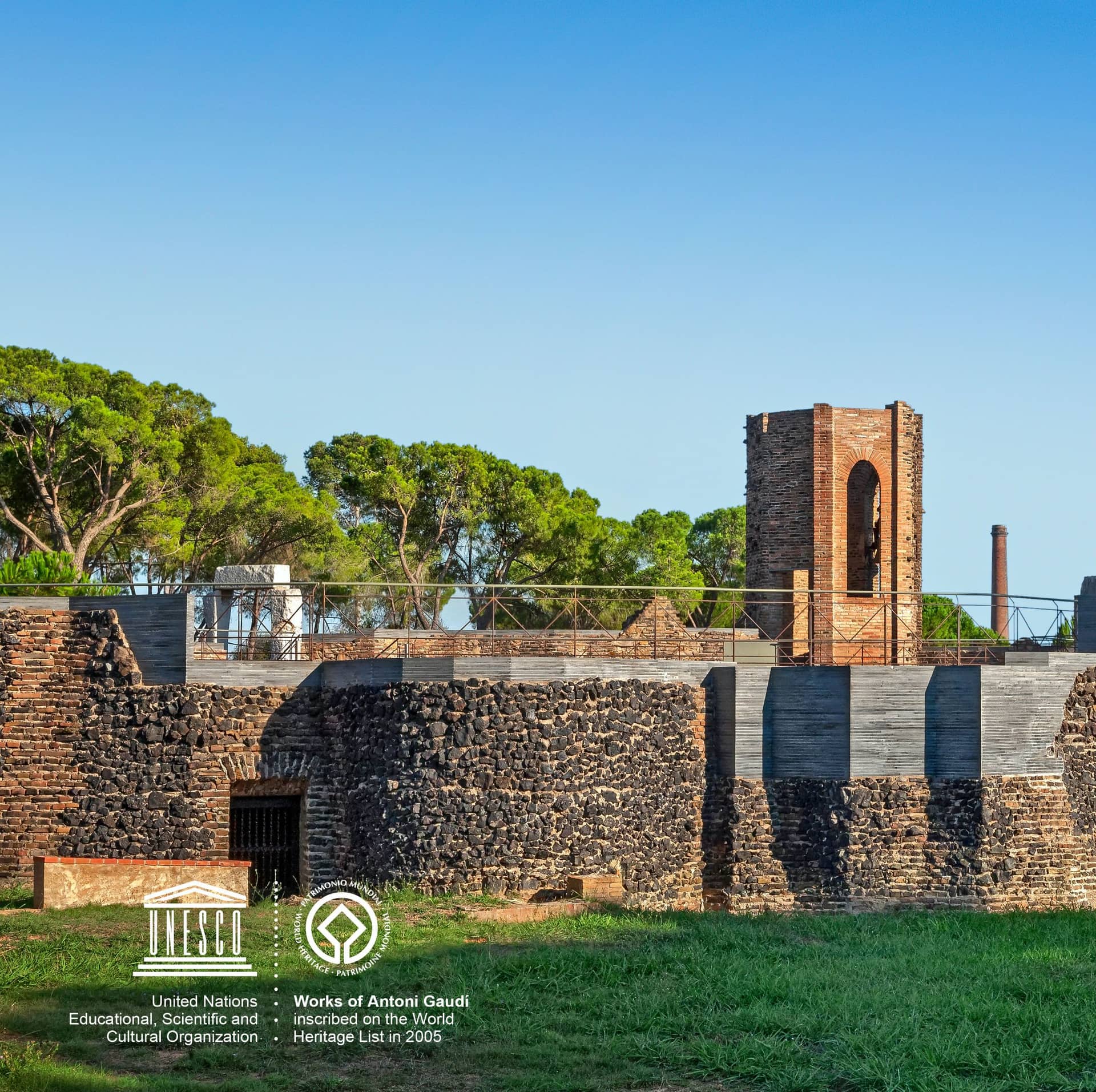 Gaudí's Crypt & Colonia Güell From Barcelona + Audio Guide