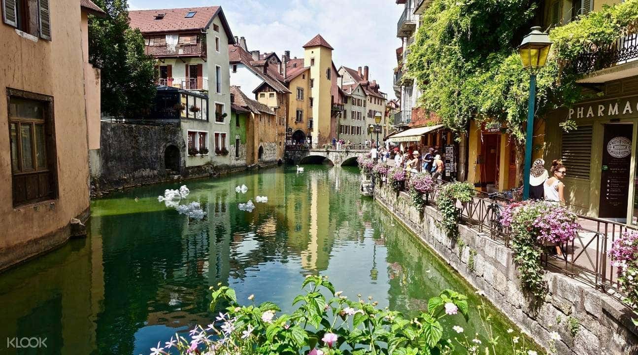 Geneva City Tour with Optional Boat Cruise and/or Annecy Tour1
