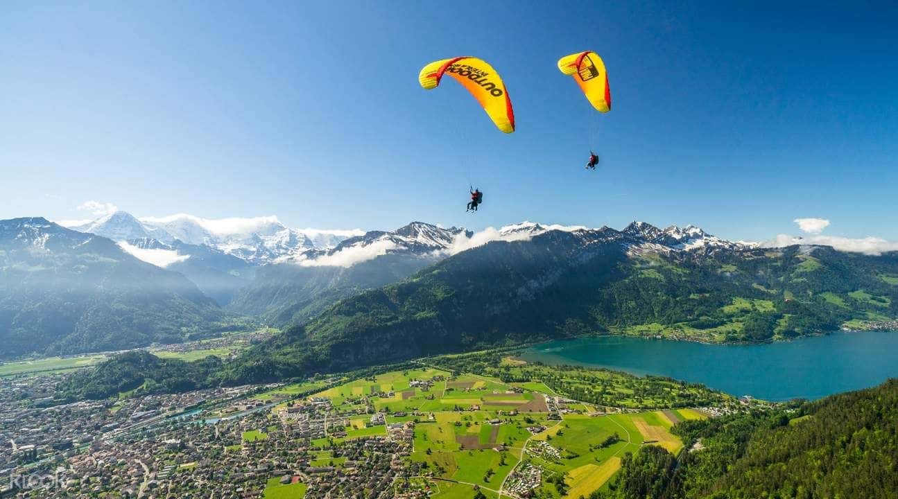 Tandem Paragliding Experience in Interlaken1