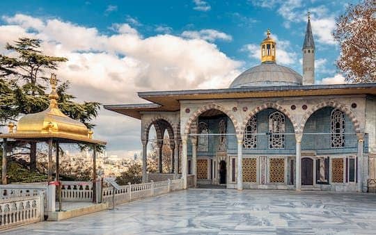 Topkapi Palace fast track ticket and Harem tour with a historian guide