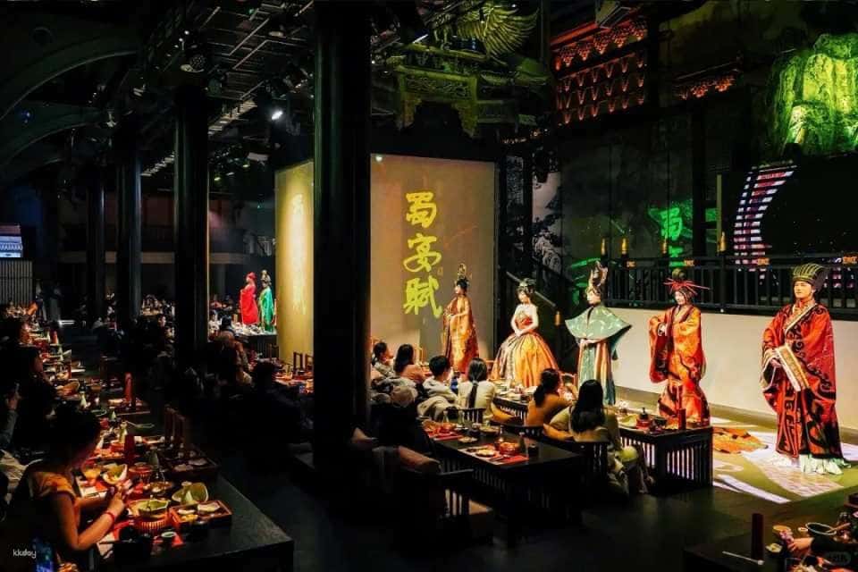 ชมเมืองเฉิงตู ประเทศจีน ‧การแสดงอาหารธีมวัฒนธรรมฮั่น ‧Shuyanfu |อาหารกลางวัน/อาหารเย็น |ชุดของที่ระลึกการเดินทางฟรี (ตุ๊กตาแพนด้า + ชา Dahongpao + เหรียญนำโชค)1